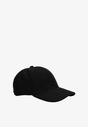 Czarna czapka baseballowa z zakrzywionym daszkiem, wykonana z teksturowanej tkaniny. Posiada zaokrągloną górę i tradycyjny regulowany pasek z tyłu.