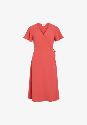 Koraļļu krāsas apvelkama kleita ar īsām plandošām piedurknēm, V-veida kakla izgriezumu un sasienamo detalizāciju viduklī. Gluda tekstūra un ceļgala garuma apmale.