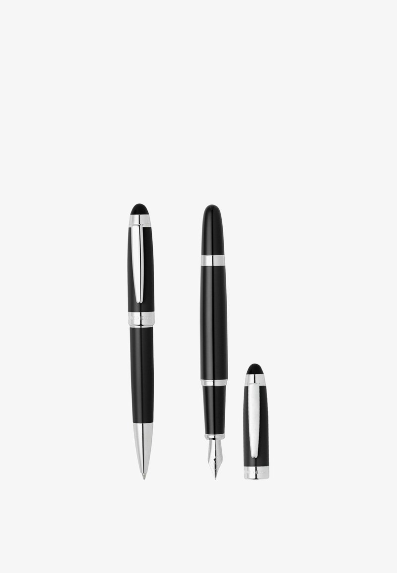 Stylo-bille noir et argent, stylo-plume noir et argent avec capuchon détaché, présenté sur fond blanc.