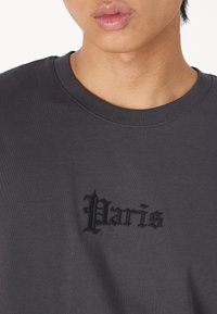 Jack & Jones JORCITY OVERSIZED TEE CREW NECK UNISEX - Pamata T-krekls - asphalt