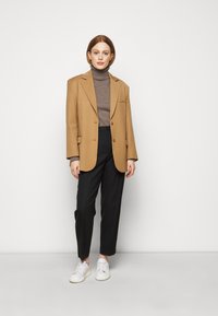 FTC Cashmere Camisola - truffle