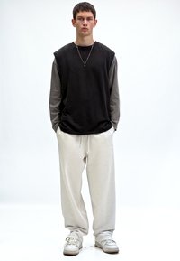 PULL&BEAR WIDE LEG - Tepláky - sand