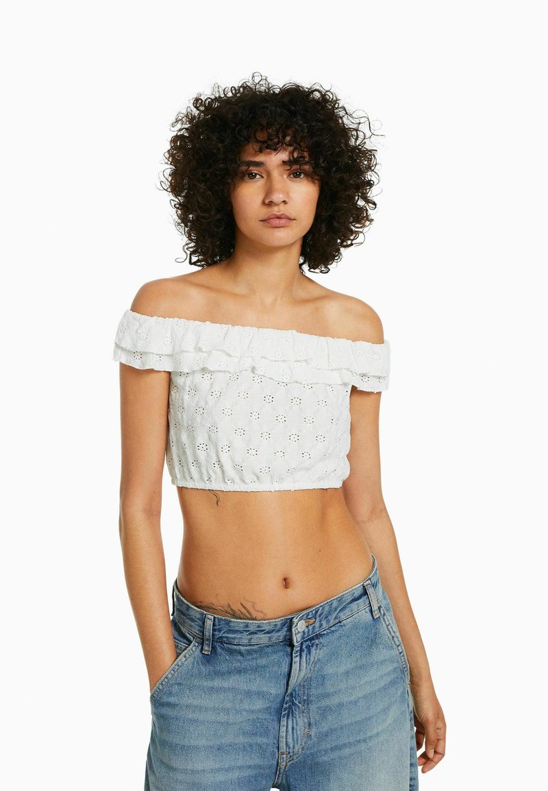 Bershka OFFTHESHOULDER WITH SWISS EMBROIDERY Blouse white