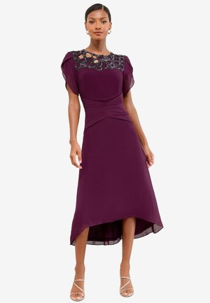 REGULAR FIT - EMBELLISHED CUT OUT SHORT SLEEVE PLEATED FIT AND FLARE MIDI - Rochie cocktail/Rochie petrecere - burgundy red