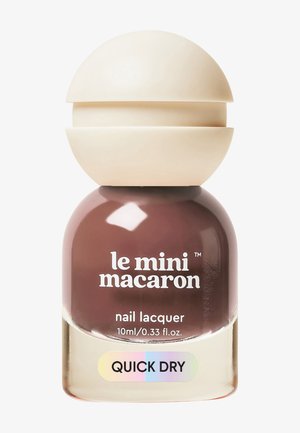 Braune Nagellackflasche mit cremefarbenem, kuppelförmigem Verschluss, beschriftet mit "le mini macaron", 10 ml, schnelltrocknende Formel.