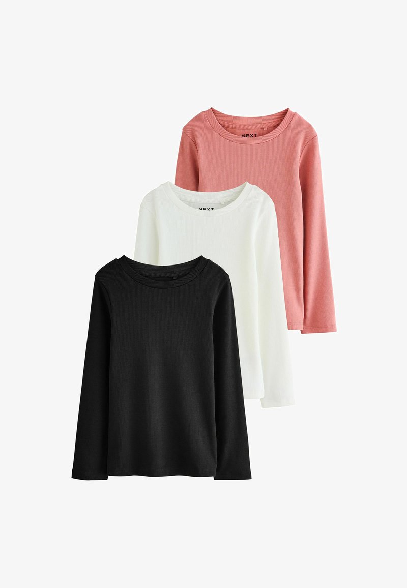 Tri majice s dugim rukavima, rebrastog dizajna, u crnoj, bijeloj i dusty pink boji, složene jedna preko druge na bijeloj pozadini.