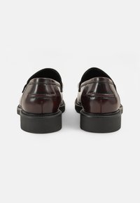 Vagabond ALEX - Smart slip-ons - chestnut