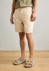 Scotch & Soda SEASONAL CORE BERMUDA - Shorts - soft camel