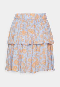 Jupe bleu clair avec un design en niveaux, ornée de motifs floraux orange et d'une taille smockée pour plus d'élasticité.