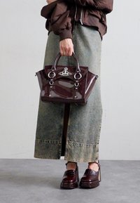 Vivienne Westwood BETTY MEDIUM HANDBAG - Handbag - brown