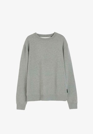 Jasnoszara bluza wykonana z miękkiego, strukturalnego materiału. Posiada okrągły dekolt, długie rękawy i luźny krój. Zawiera subtelny detal z logo.
