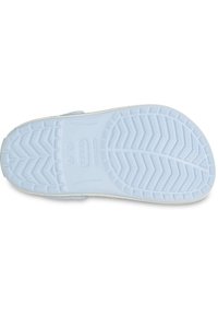 Lichtblauwe rubberen zool met een gestructureerd grippatroon, met een lichte rand en merkbranding. Ontworpen voor comfort en stabiliteit.