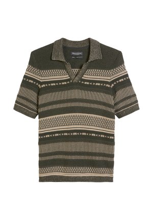 Korte mouwen, V-hals trui in groen en taupe met geweven strepen en textuurpatronen. Materiaal lijkt gebreid met een relaxte pasvorm.