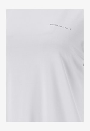 Valkoinen lyhythihainen urheilupaita, joka on valmistettu sileästä kankaasta ja jossa on hienovarainen "ENDURANCE"-logo vaaleanharmaana kaula-aukon lähellä.