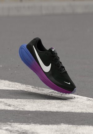 Nike Performance, REVOLUTION 8 - Обувки за бягане по асфалт - black/white/true berry/persian violet