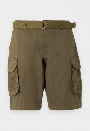 Cargo σορτς σε ελαιί πράσινο με καπάκια και δίχτυ πλαϊνές τσέπες, θηλιές για ζώνη, και ταιριαστή υφασμάτινη ζώνη με μεταλλικό κούμπωμα D-ring.