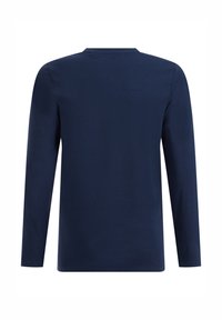 Hosszú ujjú, sötétkék póló puha anyagból, egyszerű kerek nyakkivágással és minták vagy díszítések nélküli egyszínű kialakítással.