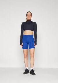 ONLY Play ONPJAM JIMBO TRAIN SHORTS - Leggings - surf the web