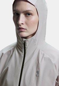 On CORE  - Laufjacke - fade   glacier