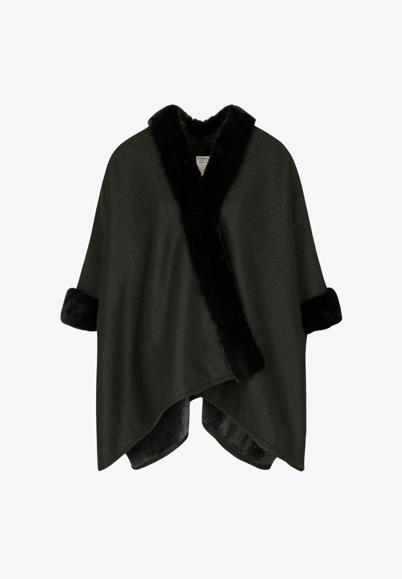 Poncho verde scuro con un motivo a maglia texturizzato, dotato di un colletto e polsini in pelliccia sintetica nera. I bordi sono leggermente arrotondati per un aspetto fluido.