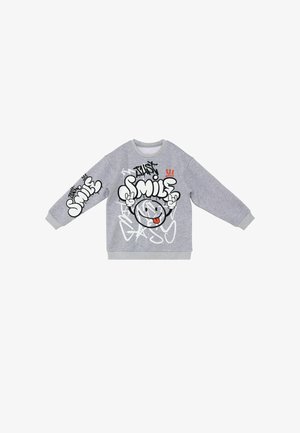 Grauer Sweatshirt mit langen Ärmeln, das weißen und schwarzen Graffiti-Text sowie ein Cartoon-Gesichtsdesign aufweist, mit geripptem Halsausschnitt und Bündchen.