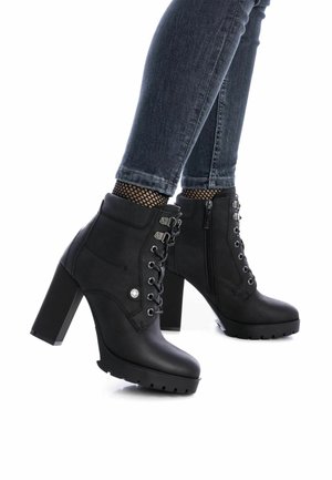 Refresh Botines con cordones - black