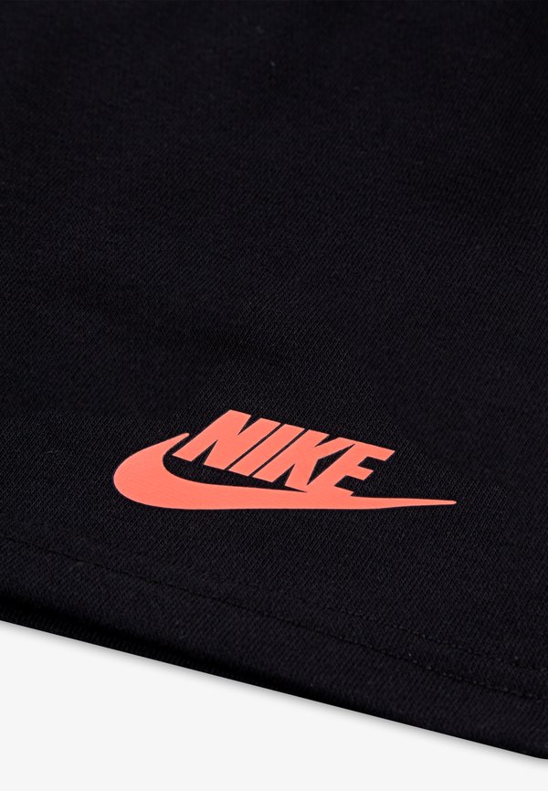 ON THE MOVE SET - Print T-shirt3