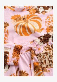 Neizvēlēts, pink pumpkin