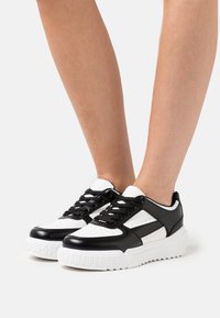 RAID DEXTER - Sapatilhas - black/white