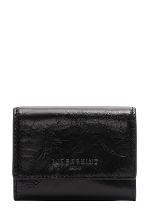 Schwarze Lederbörse mit einer gewelltem Struktur, Klappdesign und eingeprägtem Markenlogo. Kompakte Form, minimalistische Details und keine sichtbaren Elemente.