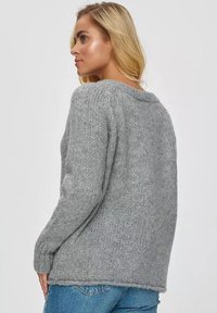 Makadamia LUŹNYM KROJU szary