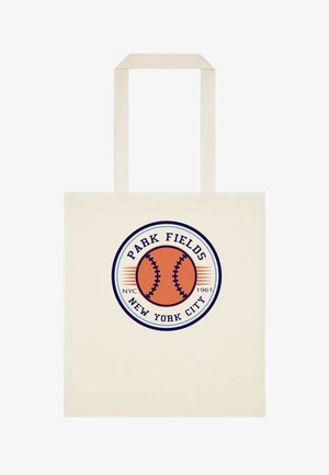 Sac tote beige avec un logo circulaire représentant une balle de baseball et le texte "Park Fields New York City NYC 1961" en bleu et orange.