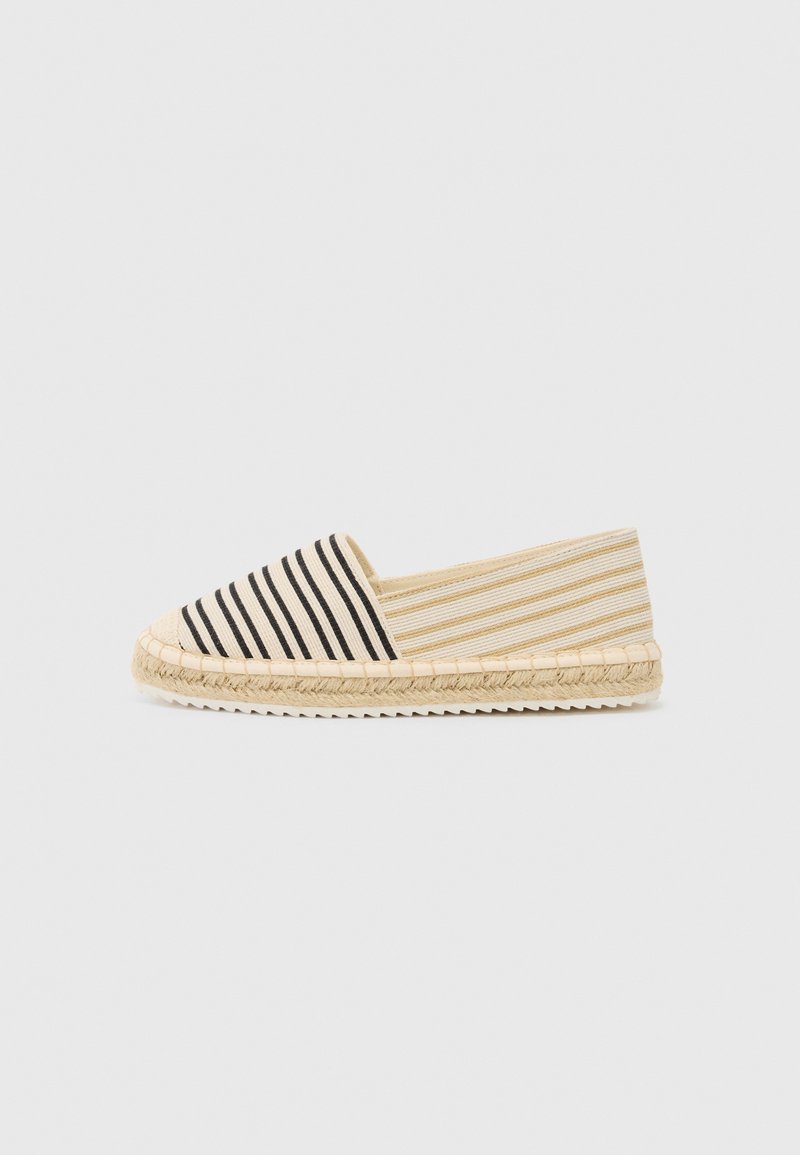 Espadrille dengan bagian atas kanvas bergaris berwarna krem dan hitam, sol dari tali jute, dan desain hidung bulat. Ringan dan bernapas.