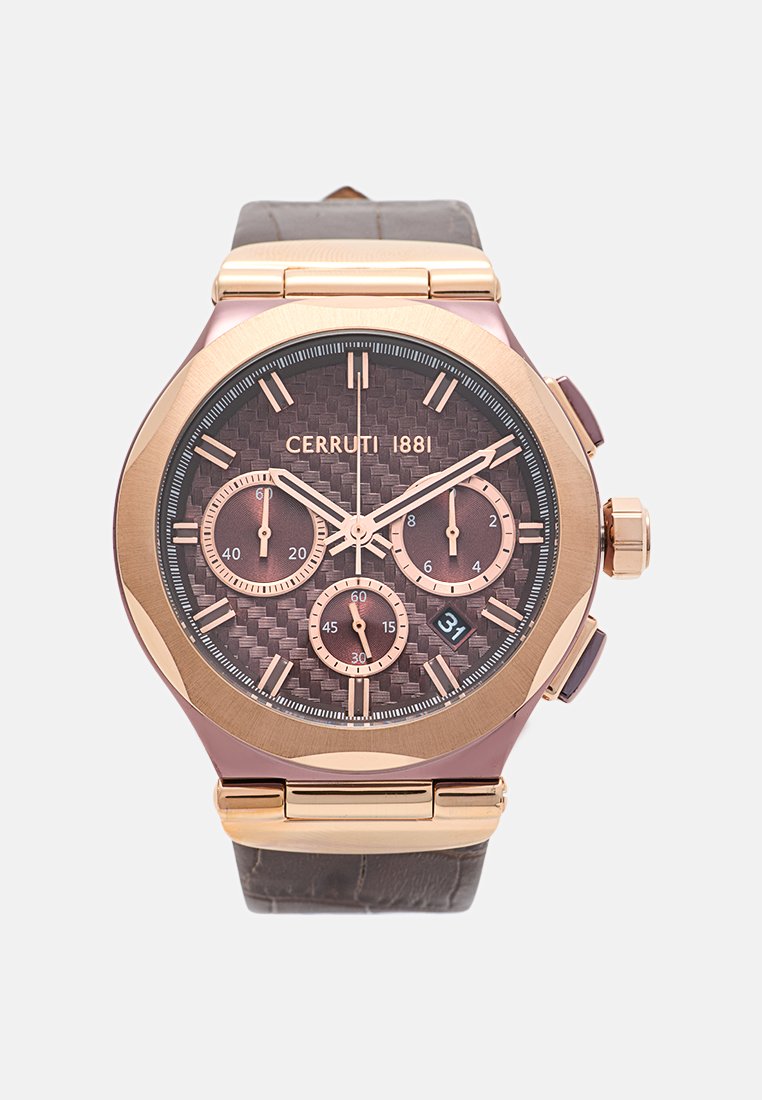 Montre chronographe Cerruti 1881 en or rose avec un cadran texturé brun, trois sous-cadrans, une fenêtre de date et un bracelet en cuir brun foncé.