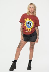 Paradiso Clothing PRIMAL SCREAM SCREAMADELICA - Print T-shirt - red