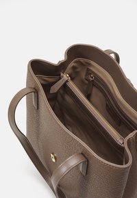 Valentino Bags Handväska - taupe
