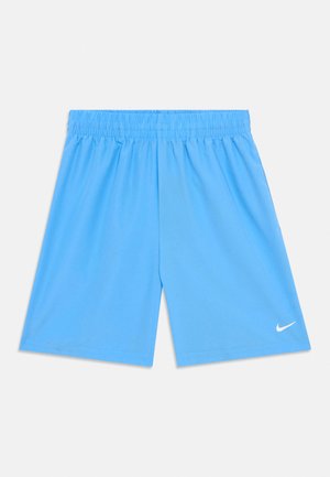 Vaaleansiniset urheilushortsit, joissa on joustava vyötärö ja pieni valkoinen Nike-swoosh-logo vasemman lahkeen reunassa.