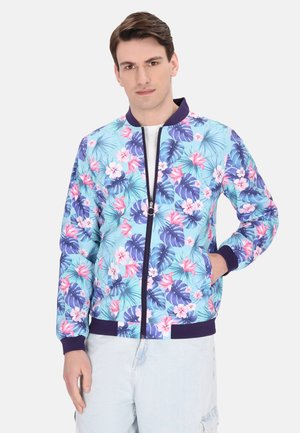 Felblau bomberjack met een bloemenprint van roze en paarse bloemen, geribde marineblauwe manchetten en tailleband, en een rits aan de voorkant.