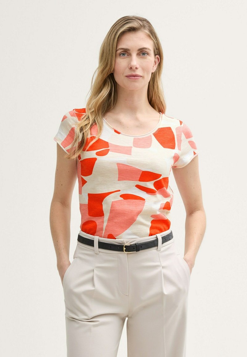TOM TAILOR T-shirts print - red dots and shapes design