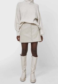 Stradivarius Pullover - white