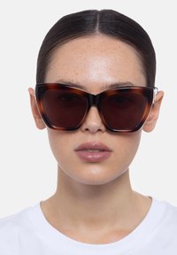 Le Specs VAMOS - Solglasögon - tort