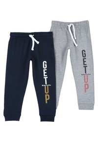 Marina- och grå mjukisbyxor med vita dragsnören. De marina byxorna har gul och vit märkning; de grå byxorna har röd och svart märkning.