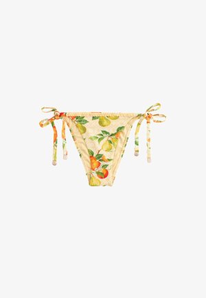Bas de bikini jaune avec liens sur les côtés, présentant un motif coloré de fruits avec des poires et des oranges avec des feuilles vertes.