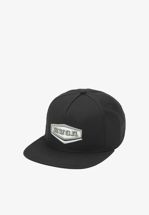 Czarna czapka z płaskim daszkiem, z haftowanym logo RVCA w jasnoszarym kolorze. Materiał jest gładki; design jest uporządkowany i nowoczesny.