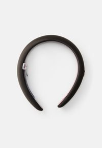 Fekete anyaggal borított fejpánt, sima textúrával, kerek formával és diszkrét piros, fehér és kék bélés díszítéssel.