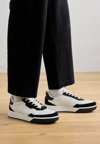ECCO STREET COURT M Trainers black/white/black