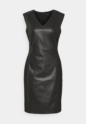 Schwarzes, ärmelloses Kleid aus Leder mit V-Ausschnitt und taillierter Silhouette. Verfügt über eine glatte Textur und Nahtdetails, umrandet von kontrastierendem Stoff.