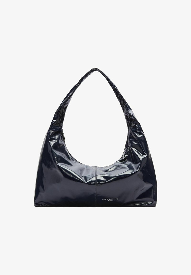 Navyblaue, patentierte Hobo-Tasche mit glatter Oberfläche, gebogenem Henkel und dezentem Logo-Detail am Boden.