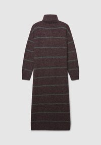Abito lungo color marrone con collo alto, caratterizzato da strisce orizzontali grigie, maniche lunghe e una consistenza morbida e flessibile.
