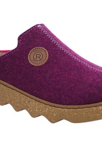 Ciabatta di feltro viola con una parte superiore tessurizzata, suola in gomma simile sughero e un patch circolare con il logo del marchio. Presenta cuciture decorative lungo il bordino.